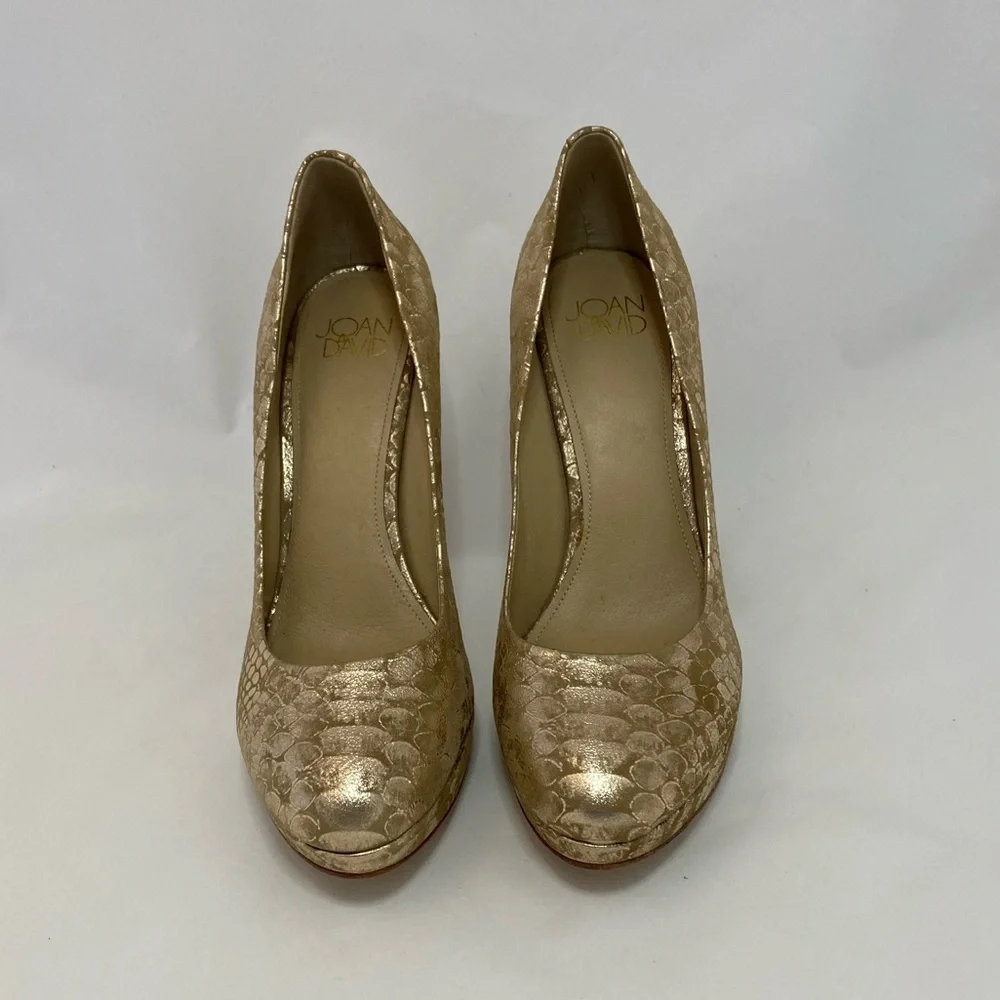JOAN & DAVID gold pumps size 7 1/2